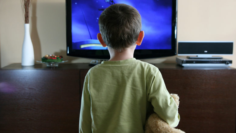 Kindersendung - Kinder beim Fernsehen schauen - wie viel ist in Ordnung?