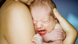 Drei-Monats-Koliken - starke Bauchschmerzen bei Babys was tun?